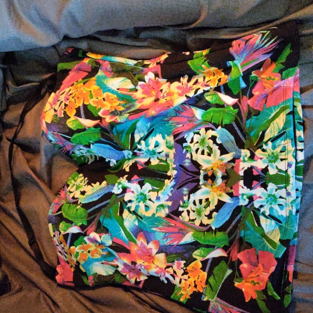 Gorgeous color bathing suit top, size M/L, Bleu brand